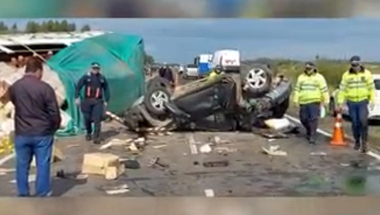 Margarita Belén | Accidente vial deja lesionados y derrama cientos de botellas de aceite en la ruta
