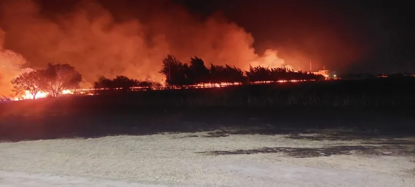 Incendio de gran magnitud cerca del Aeropuerto de Resistencia