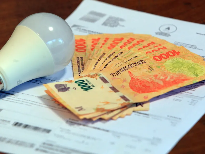 ¡Ajuste Energético! El Gobierno Argentino Profundiza Recorte de Subsidios por Acuerdo con el FMI