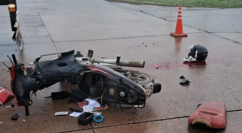 Motociclista en grave estado tras chocar contra un camión en Resistencia