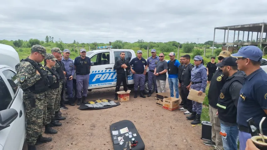 Detienen a Dos Narcos con 6 Kilos de Drogas en Plena Jornada Electoral Detienen a Dos Narcos con 6 Kilos de Drogas en Plena Jornada Electoral