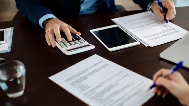 Reforma laboral: cambios en indemnizaciones, banco de horas y eliminación de multas por trabajo no registrado