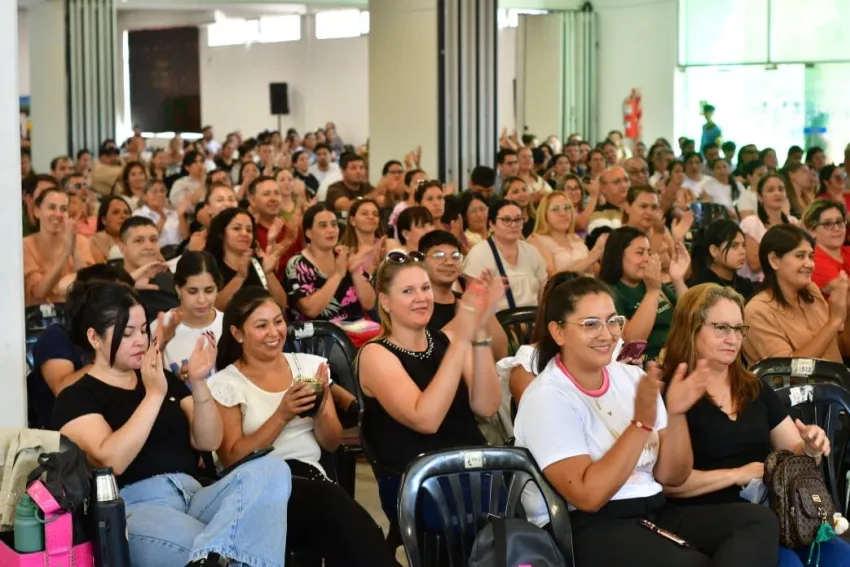 Educación | Miles de docentes se titularizan en actos en Resistencia