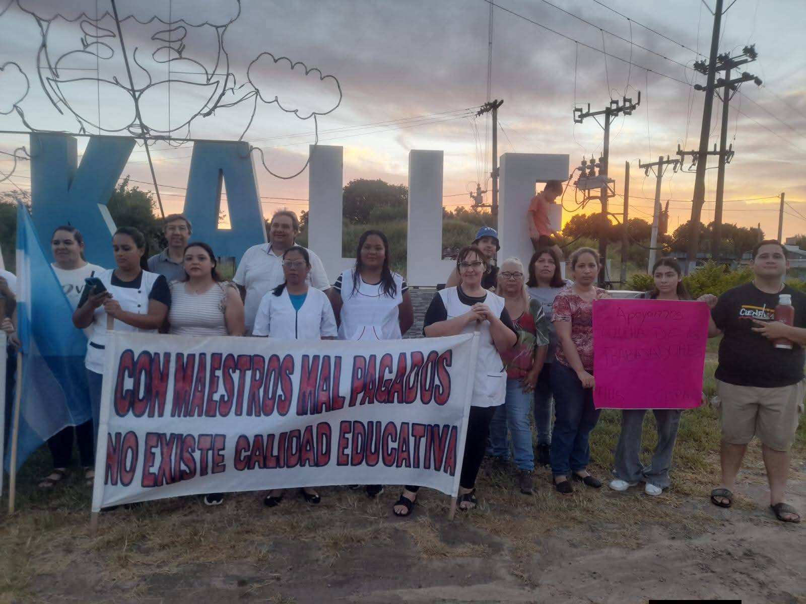 Docentes se concentraron en Makallé para exigir mejoras salariales