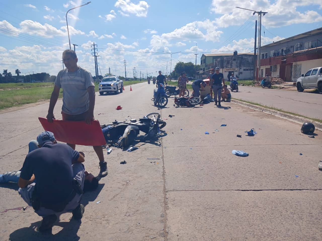 Resistencia: dos motociclistas hospitalizados tras un fuerte choque