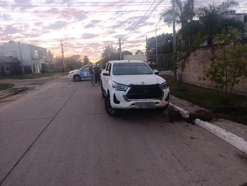 Villa Ángela: conducía alcoholizado y chocó contra un poste de luz