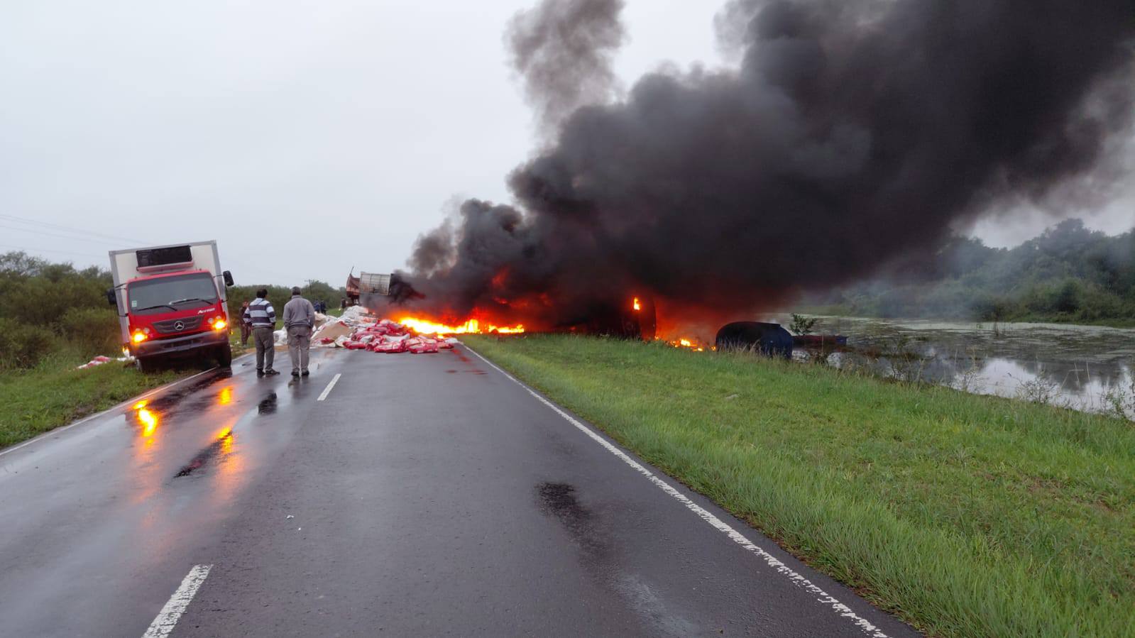Policiales | Un muerto tras choque e incendio de camiones en Ruta 4