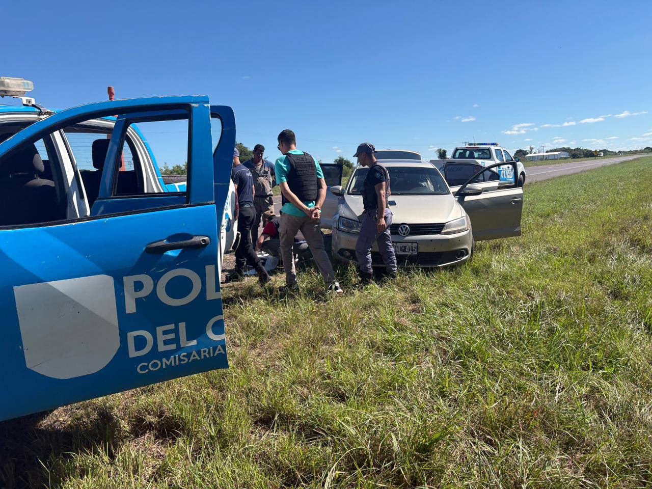 Makallé: evaden control, chocan patrullero y quedan detenidos