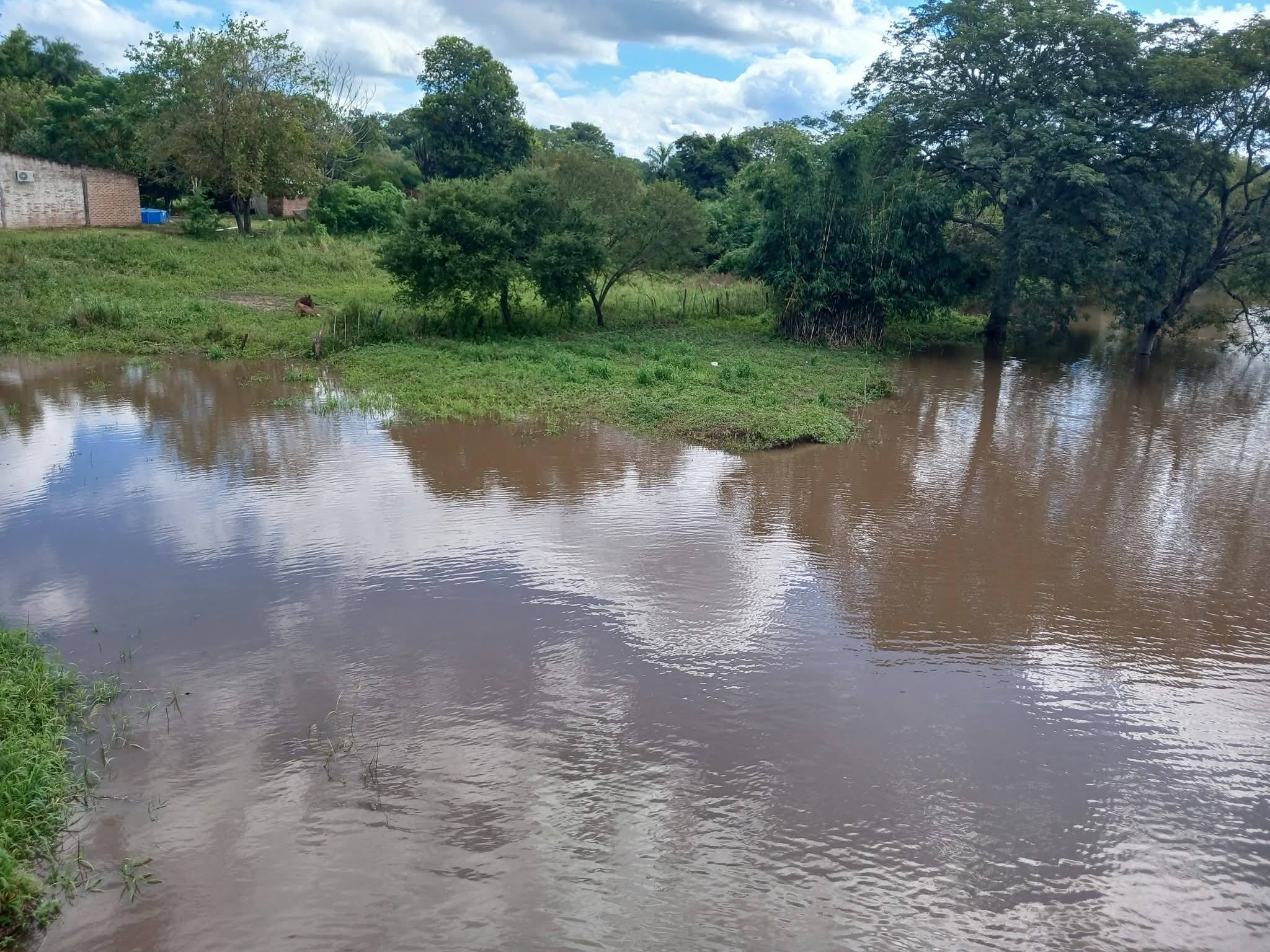 Crecida del Río Negro alerta a vecinos de La Escondida