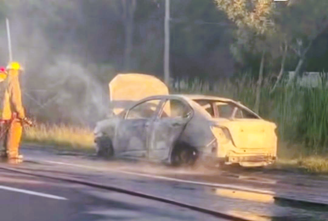 Susto en la Ruta 16: auto se incendió en marcha y el conductor logró escapar a tiempo