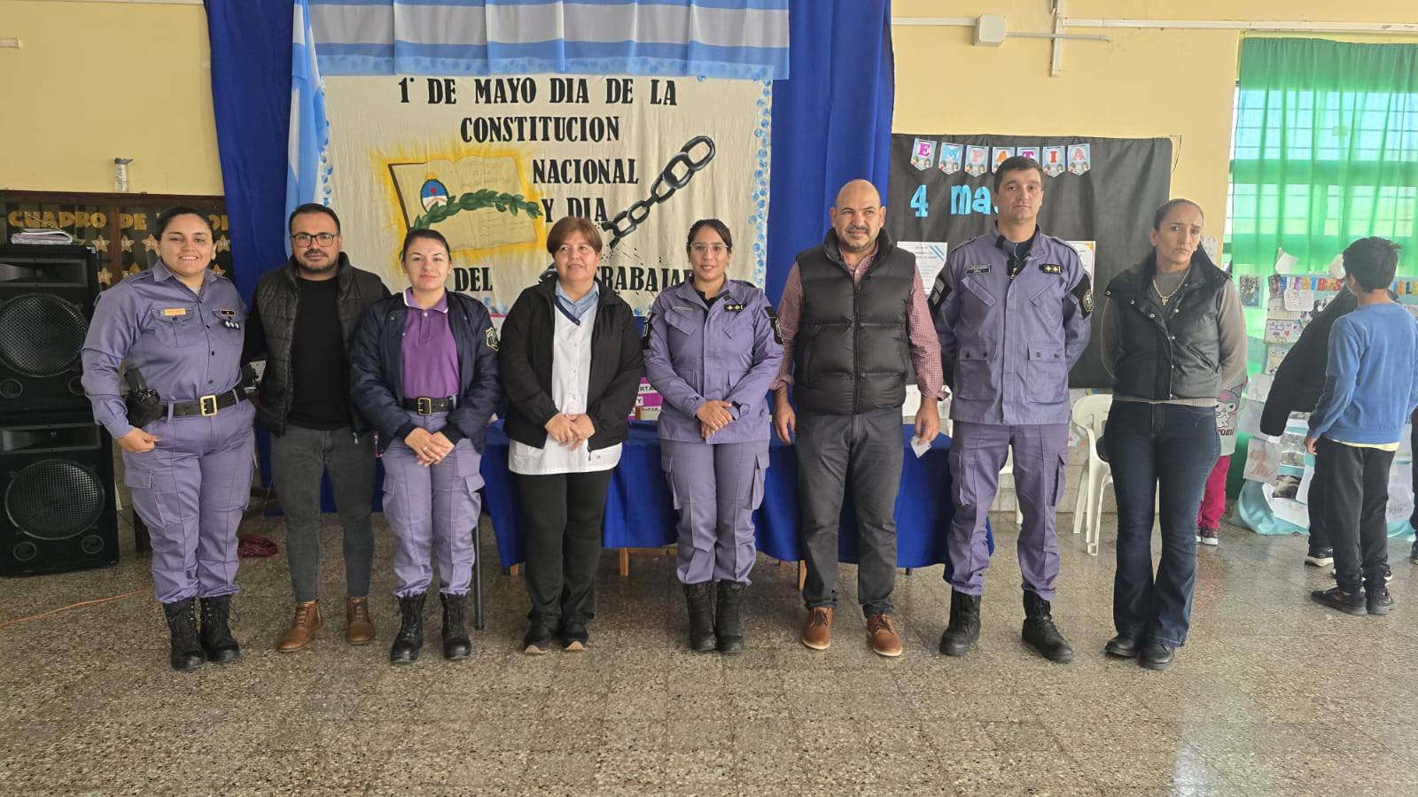 Personal policial brinda charla sobre acoso y bullying en una escuela de Makallé
