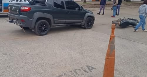 Siniestro vial en Makallé: Choque entre una camioneta y una motocicleta en la zona céntrica