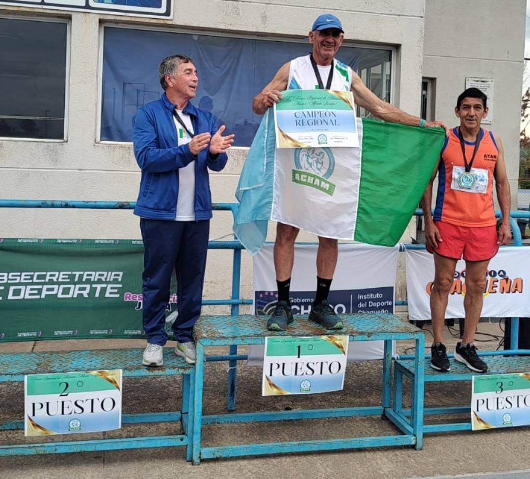 El atleta de La Verde Carlitos Sánchez bate récord nacional en 400 y 800 metros