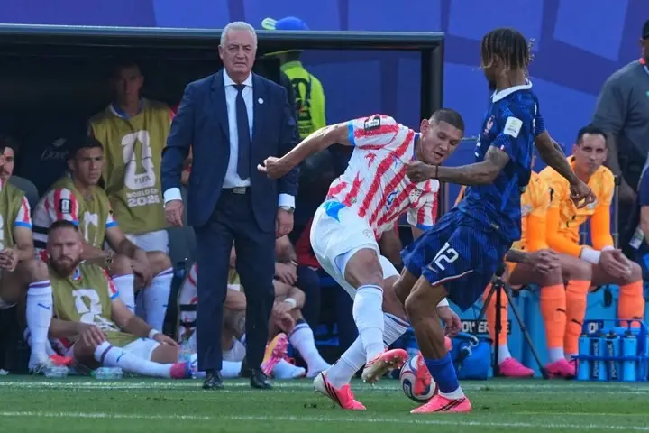 Francia quebró la resistencia paraguaya desde el punto de penal y selló su pase a cuartos
