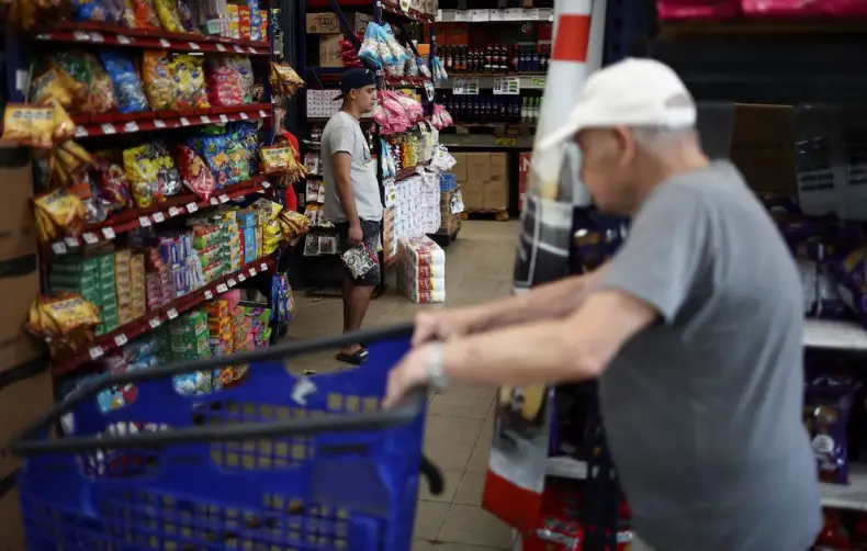 La inflación se desaceleró en junio y el primer semestre cerró con una suba del 16,8%