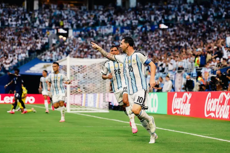 Argentina superó a una aguerrida Cabo Verde en el alargue y selló su pase a octavos de final