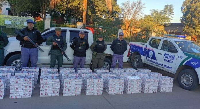 Operativo cerrojo en Chaco: Secuestran tres vehículos y más de 2.000 brezas de cigarrillos de contrabando Operativo cerrojo en Chaco: Secuestran tres vehículos y más de 2.000 brezas de cigarrillos de contrabando