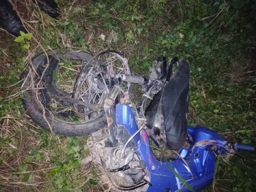Tragedia en la Ruta 4: un motociclista falleció tras un fuerte choque con una camioneta cerca de Villa Berthet