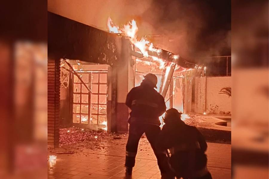 Resistencia: Bomberos rescataron a una mujer de 81 años atrapada en un incendio