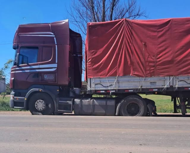 Tragedia en la Ruta 89: muere un camionero paraguayo tras ser aplastado por su propio vehículo Tragedia en la Ruta 89: muere un camionero paraguayo tras ser aplastado por su propio vehículo
