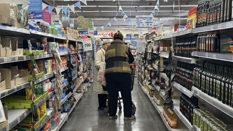 El consumo de los hogares vuelve a caer en junio y corta la racha de recuperación de los últimos meses