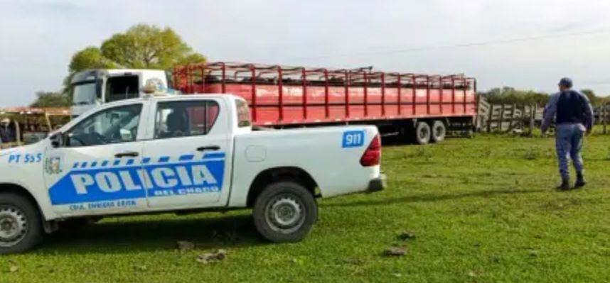 Trabajador muere electrocutado al descargar animales en Samuhú