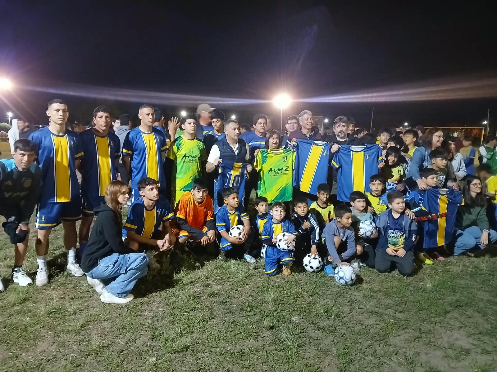 El Club Municipales de Makallé presentó nueva indumentaria deportiva