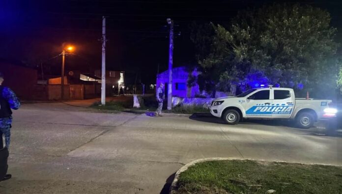 Tensión y violencia en Barranqueras: disturbios, ataques a la policía y un trasfondo de venganza en Villa Forestación