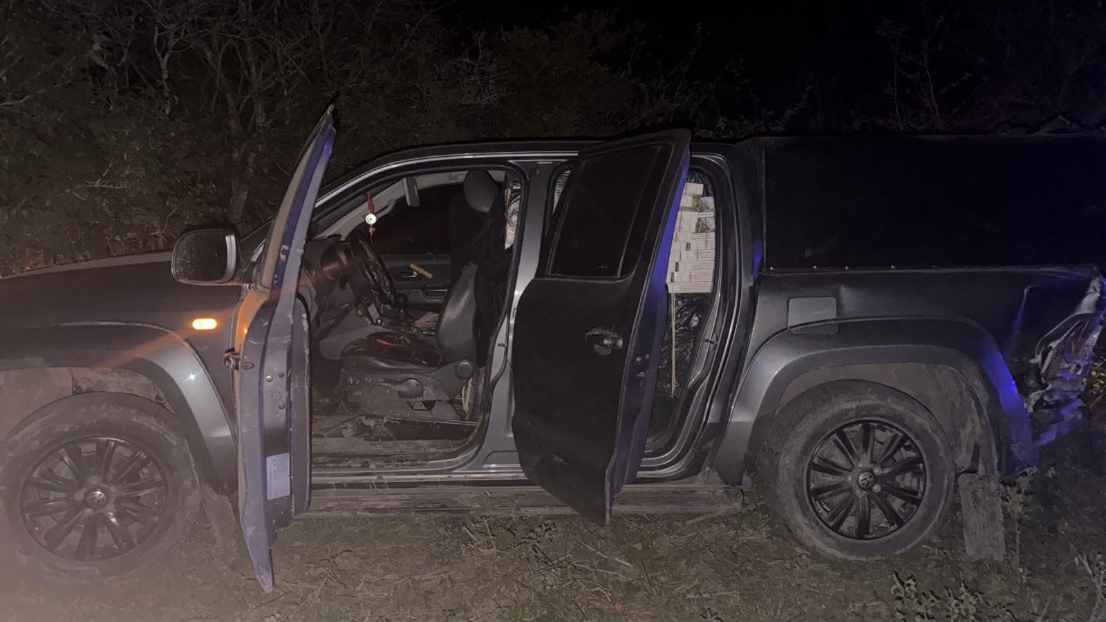 Persecución y choque en Pampa del Indio: una camioneta cargada con contrabando embistió a un patrullero