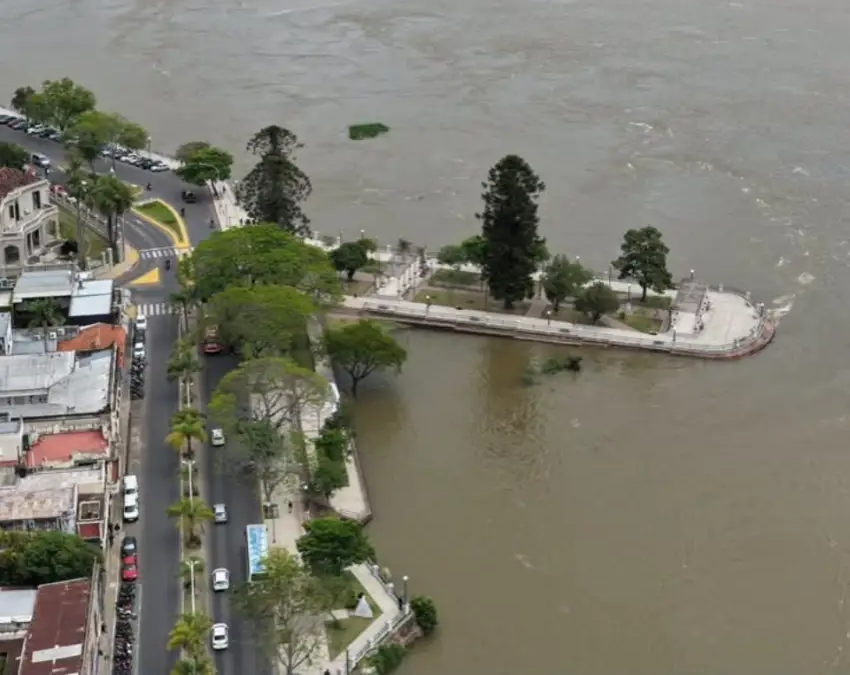 La crecida del Paraná obligó a cerrar la punta San Sebastián en Corrientes