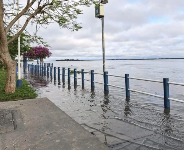 Alerta en Itatí: el río Paraná llegó a los 6,28 metros y cubre sectores de la Costanera