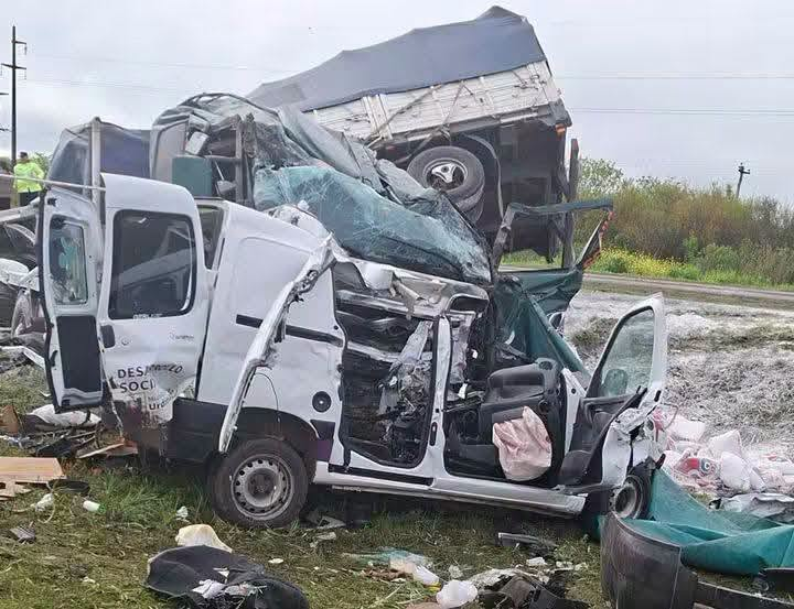 Entre Ríos | Tres muertos en un choque frontal entre un camión y un utilitario