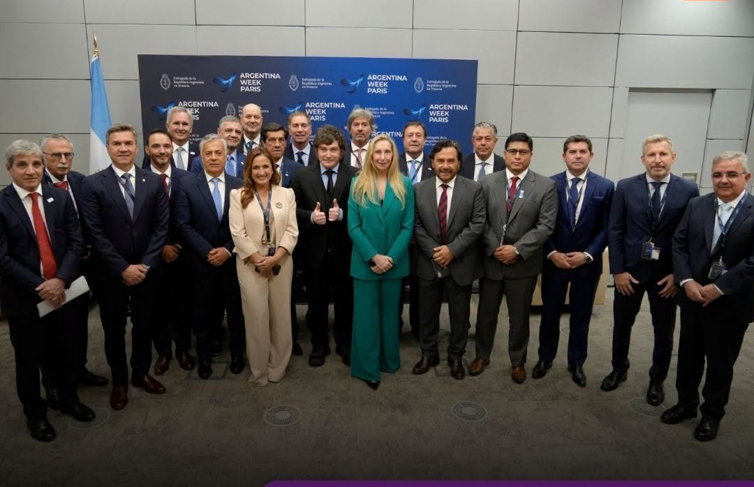 Milei afianza el vínculo con los gobernadores aliados en una cumbre reservada en París